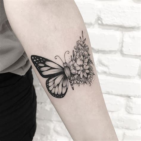 tatuaje mariposa con flores|tatuajes de mariposas bonitas.